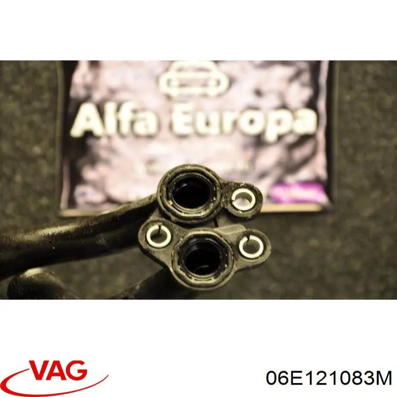 06E121083M VAG Шланг термостата