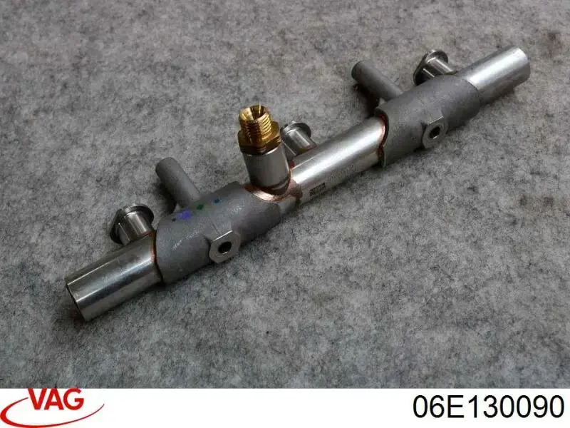 Розподільник палива (рампа) правий VAG 06E130090 ціна, від 11.22 USD