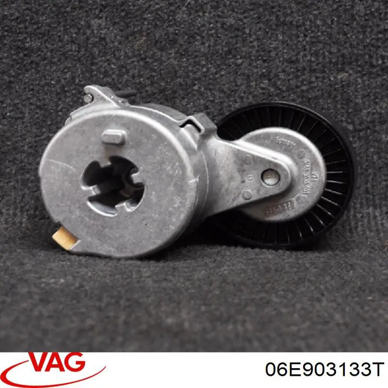 Натягувач приводного ременя 06E903133T VAG