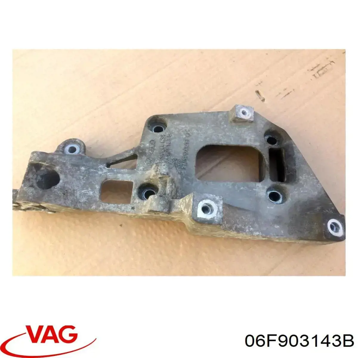 Кронштейн генератора (натяжний) VAG 06F903143B ціна, від 10.40 USD