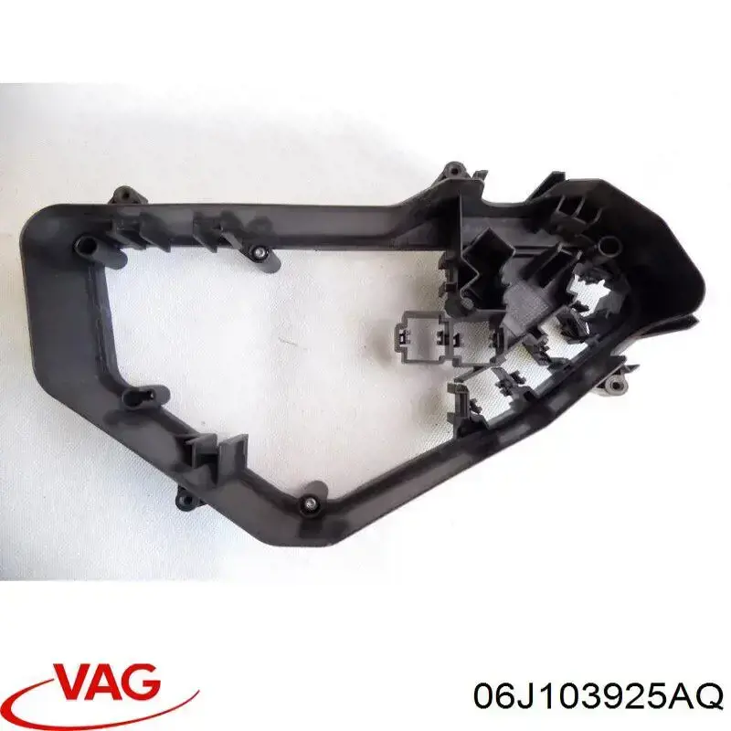 Кришка двигуна декоративна 06J103925AQ VAG