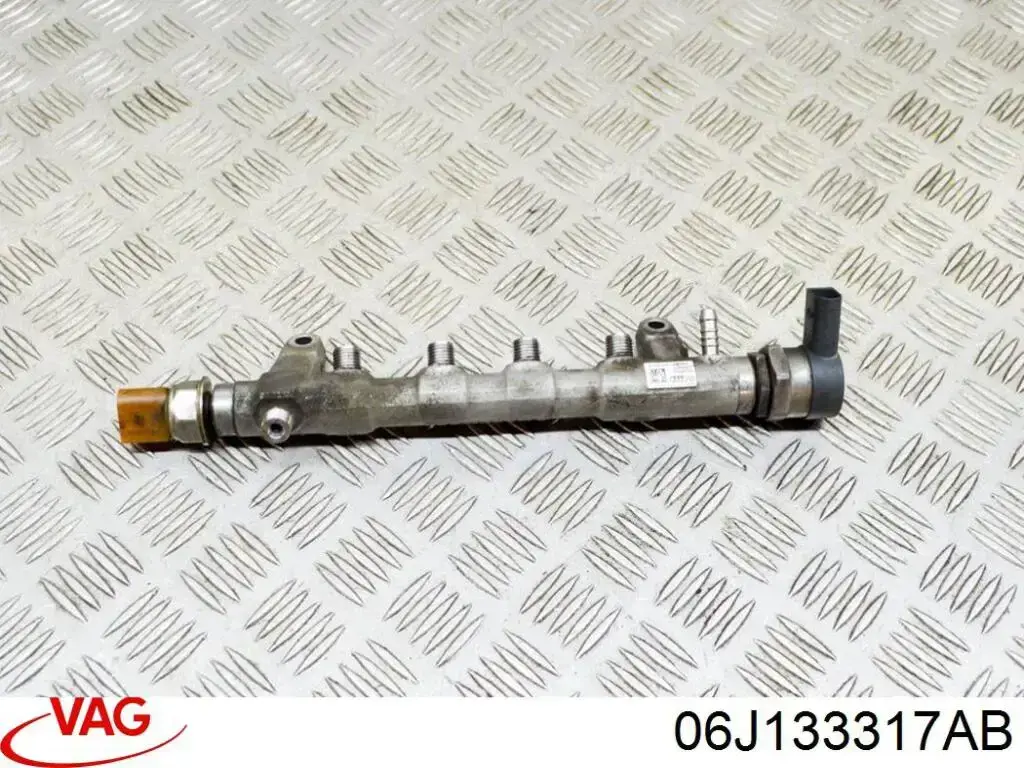 Паливна рампа VAG 06J133317AB