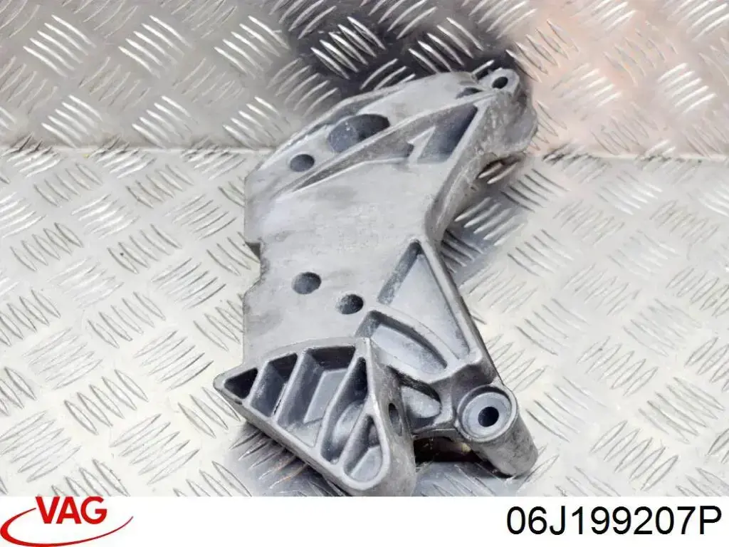 Купити 06J199207P VAG Кронштейн подушки (опори) двигуна, правої