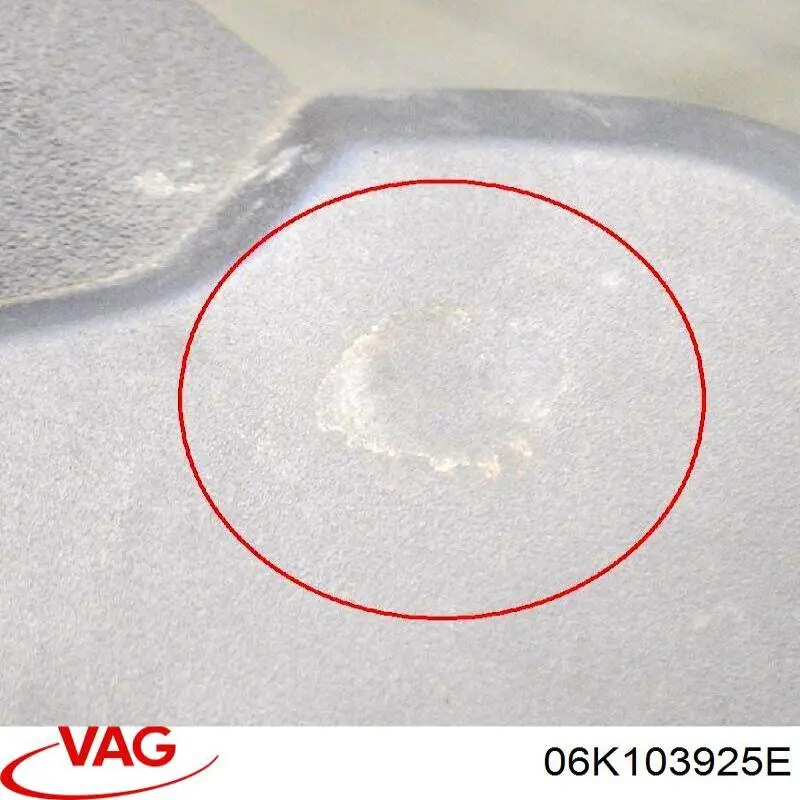 Купити 06K103925E VAG Кришка двигуна декоративна