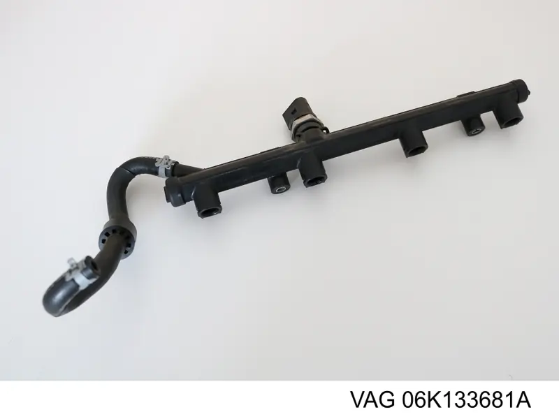 Купити 06K133681A VAG Розподільник палива