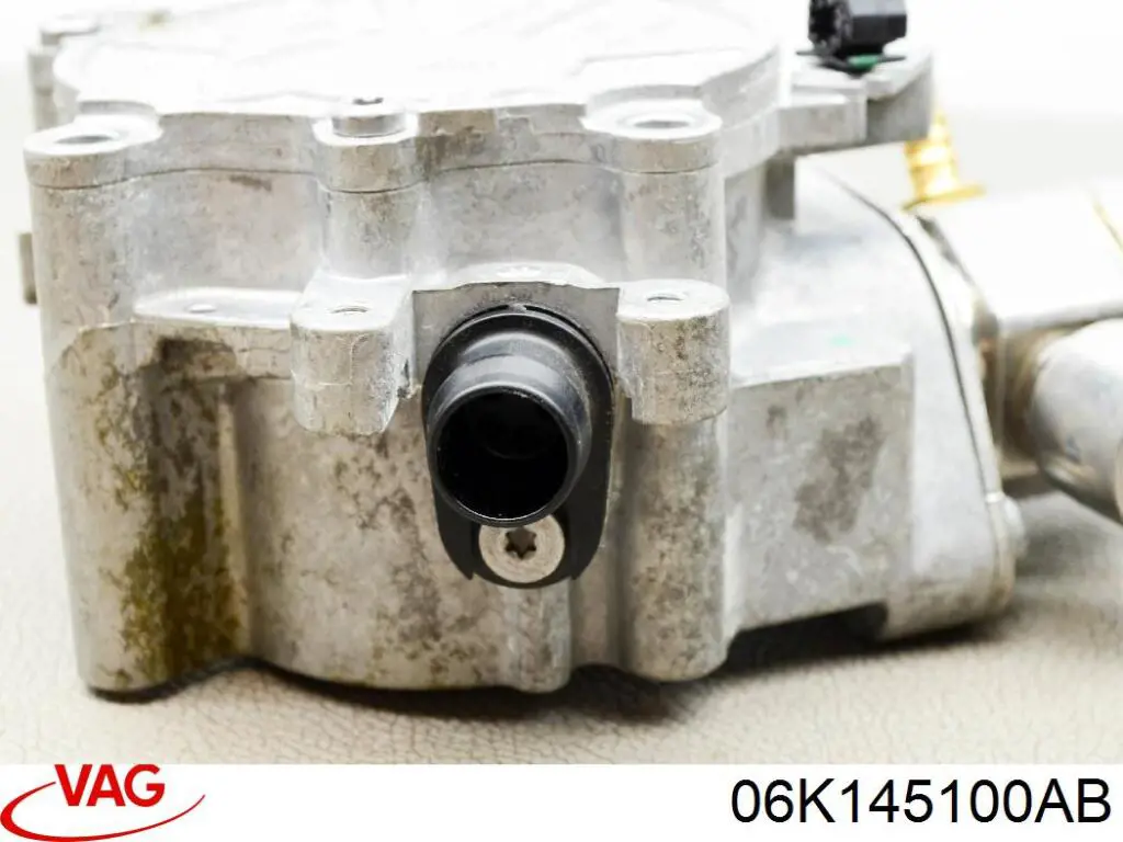 Вакуумний насос 06K145100AB VAG