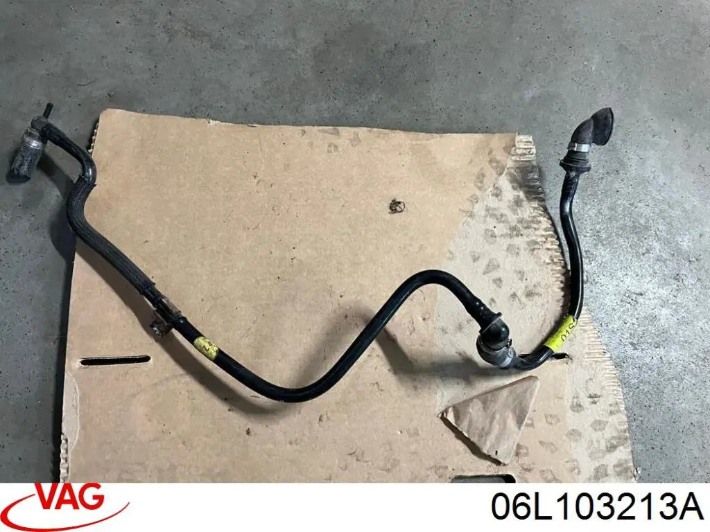 06L103213A VAG Шланг повітряний вентиляції картера