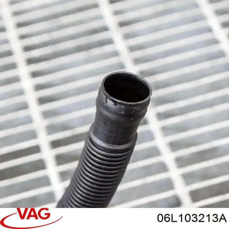 06L103213A VAG Шланг повітряний вентиляції картера