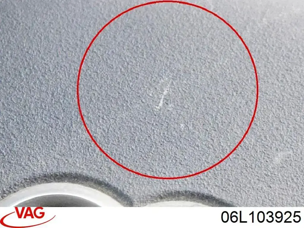 Кришка двигуна декоративна 06L103925 VAG