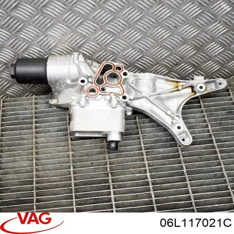 Купити 06L117021C VAG Радіатор масляний (холодильник), під фільтром