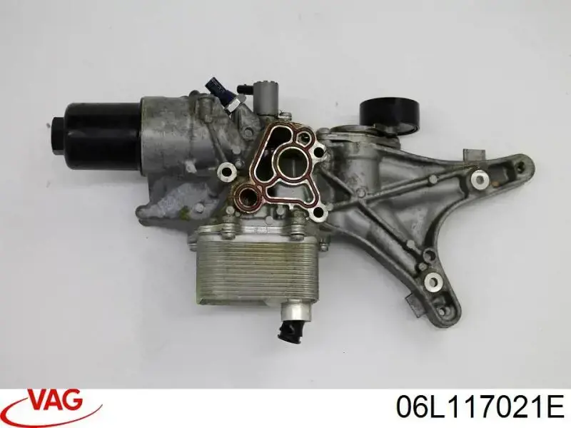 Купити 06L117021E VAG Радіатор масляний (холодильник), під фільтром