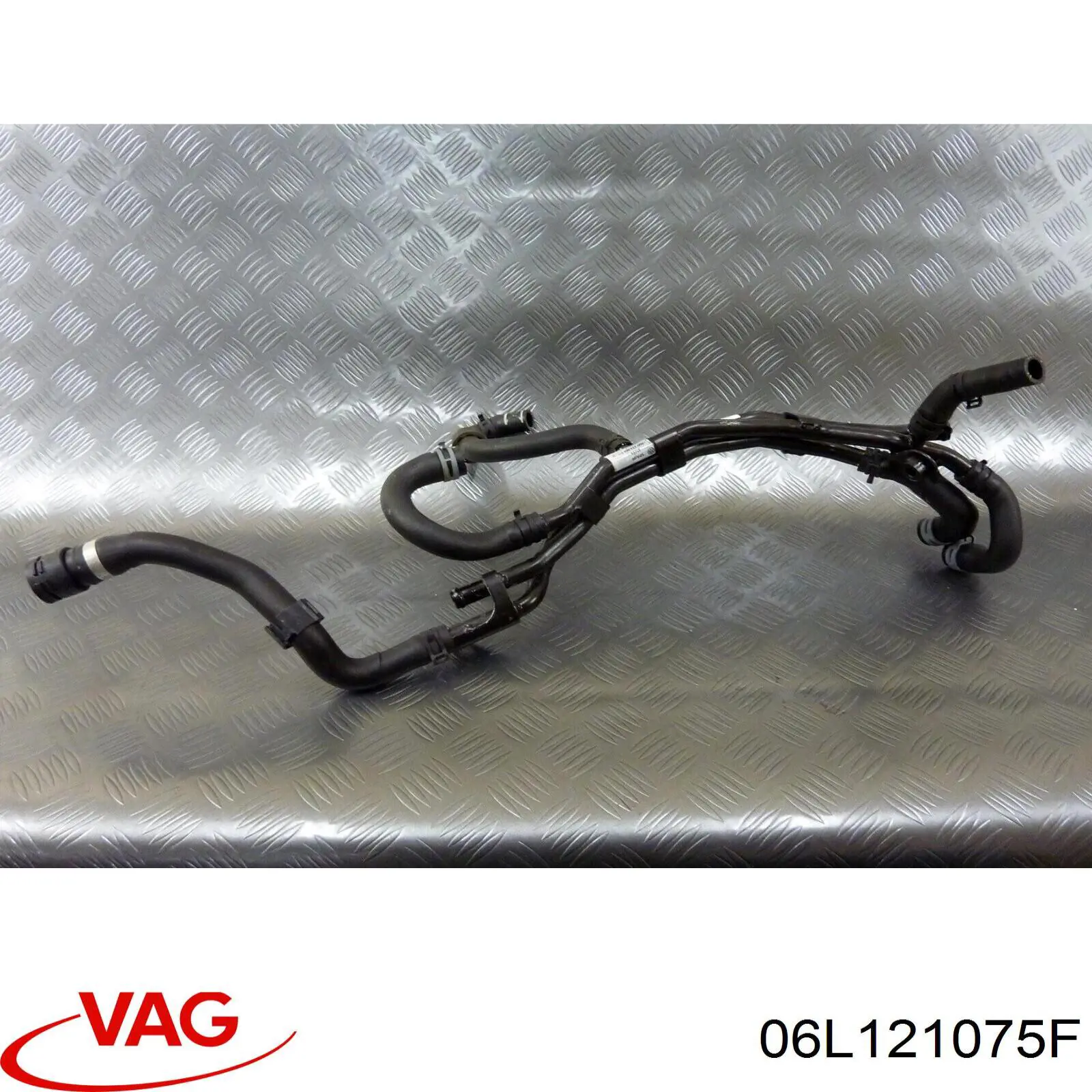 Патрубок системи охолодження VAG 06L121075F
