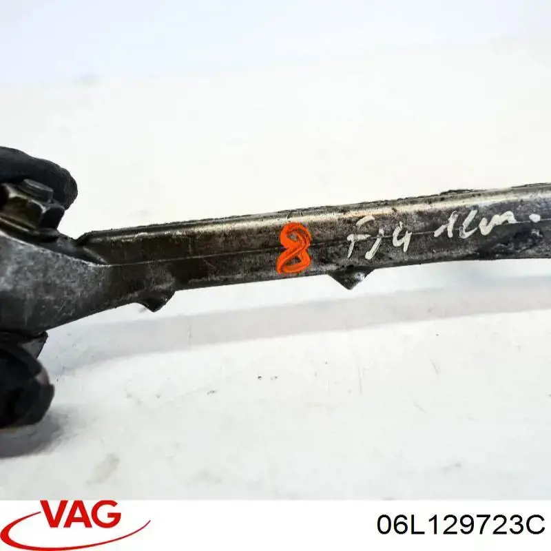 06L129723C VAG Кронштейн впускного колектора