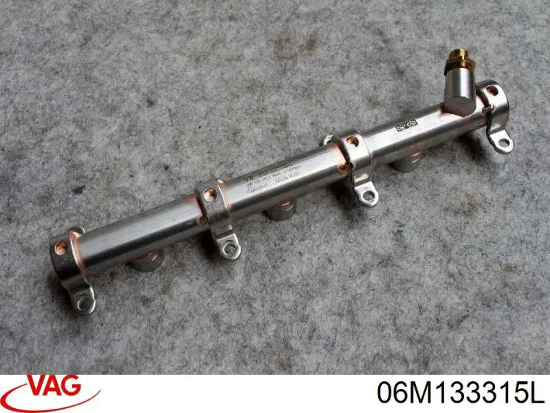 06M133315L VAG Розподільник палива (рампа) лівий