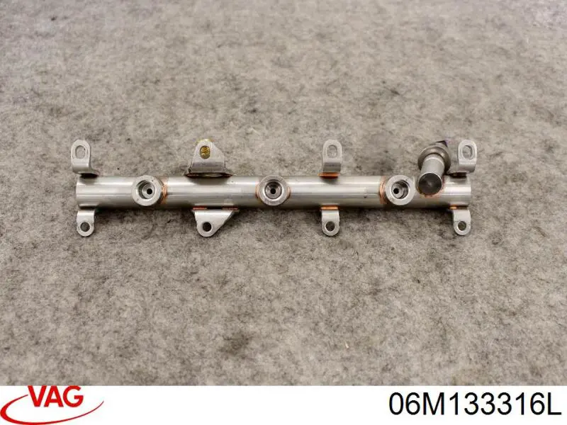 06M133316L VAG Розподільник палива (рампа) правий