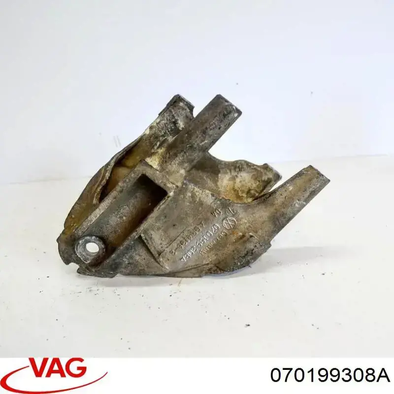 070199308A VAG Кронштейн подушки (опори) двигуна, правої