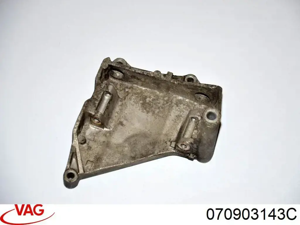 Кронштейн генератора (натяжний) VAG 070903143C ціна, від 8.47 USD