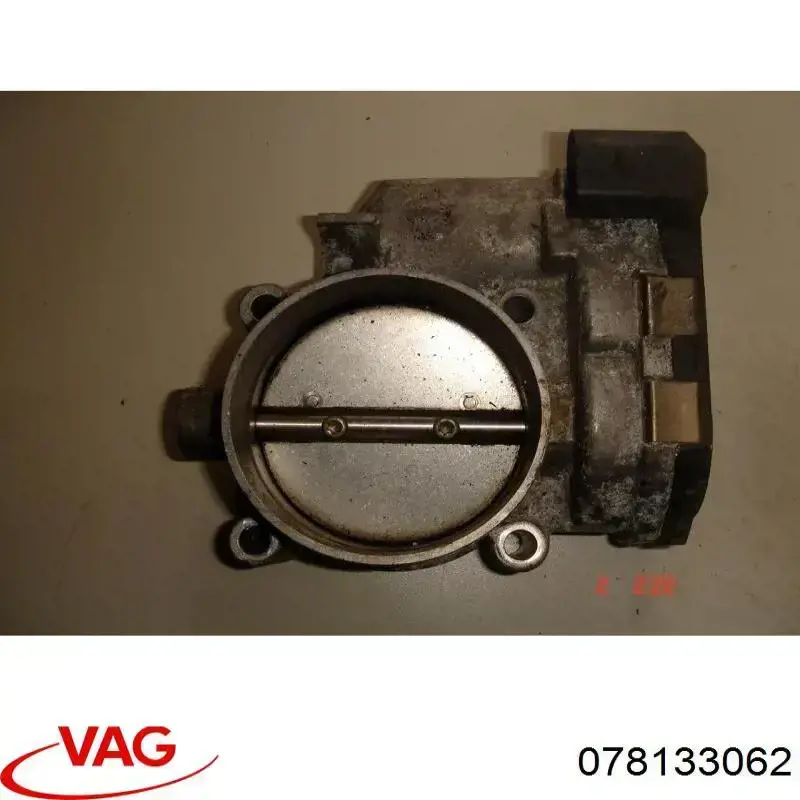 078133062 VAG Дросільна заслінка в зборі