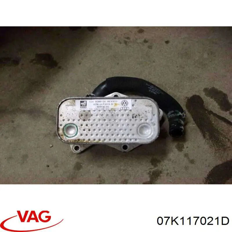 07K117021D VAG Радіатор масляний (холодильник), під фільтром