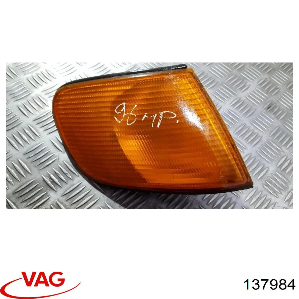 Правий покажчик повороту - лампа VAG 137984 ціна, від 11.33 USD