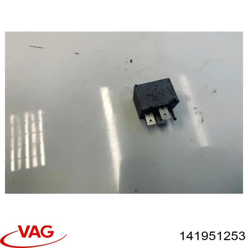 Реле кондиціонера VAG 141951253