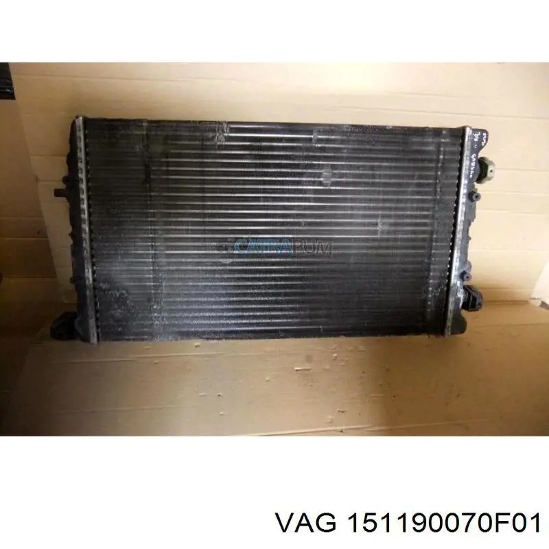 Радіатор основний VAG 151190070F01 ціна, від 44.30 USD