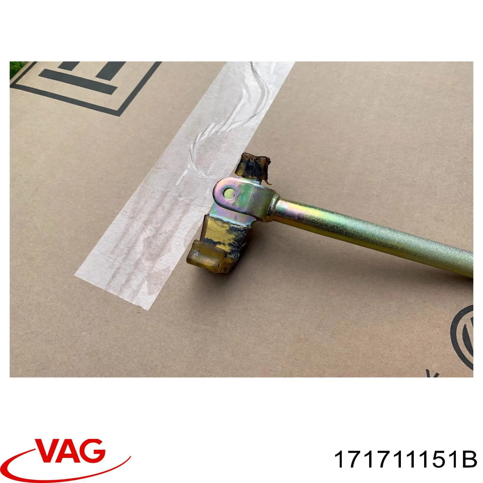 VAG 171711151B ціна, від 348.96 USD