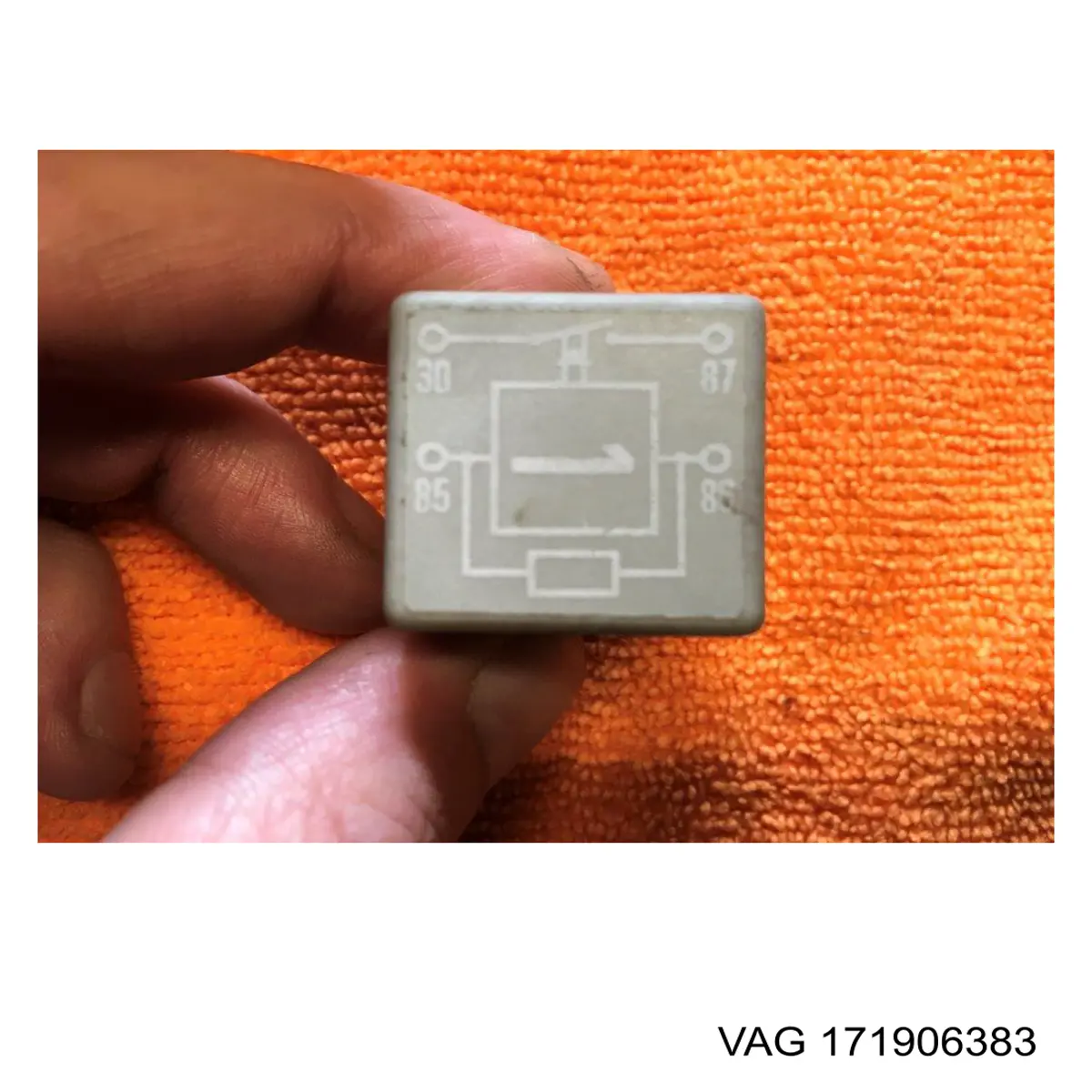 Реле передпускового підігрівача VAG 171906383 ціна, від 3.29 USD