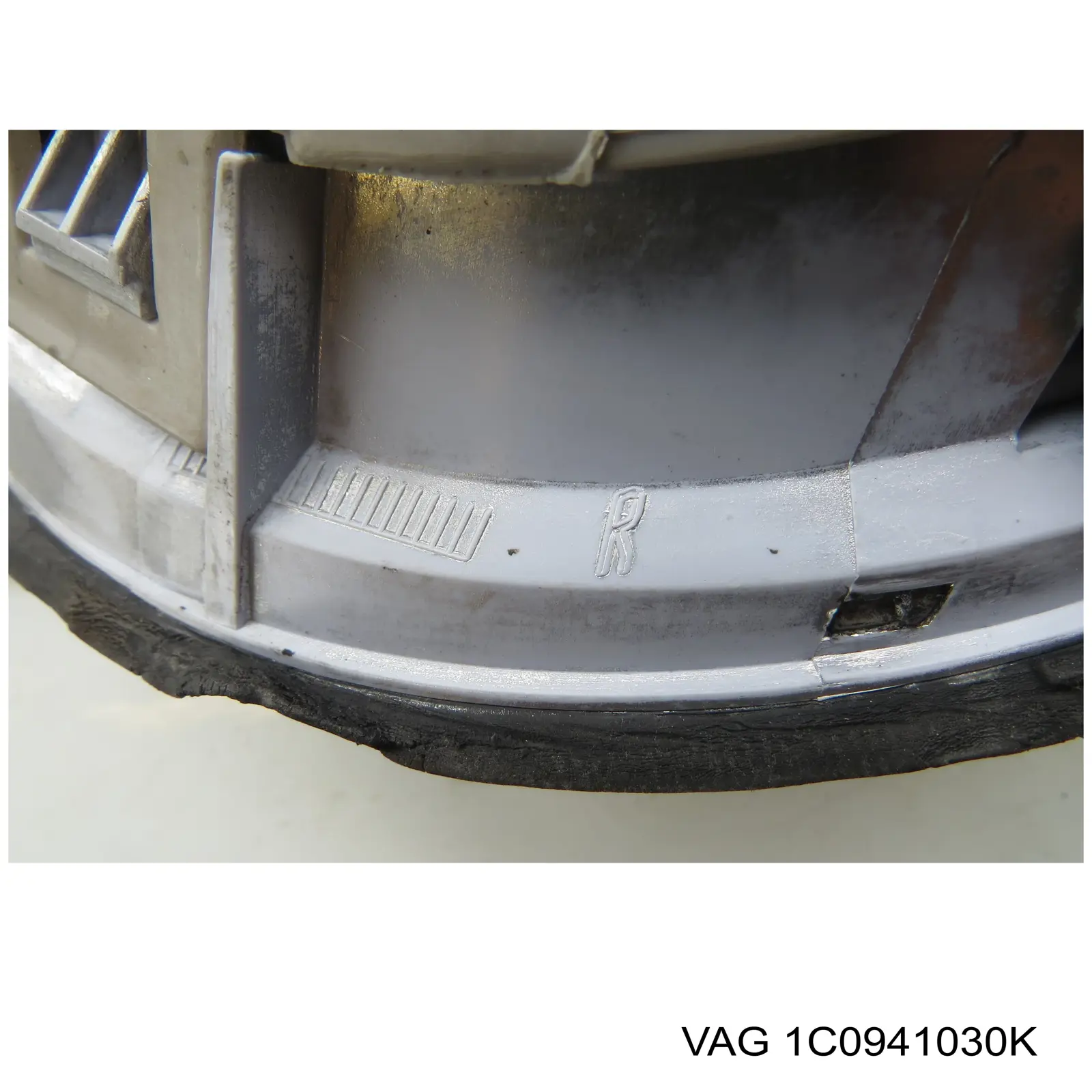 Фара передня права VAG 1C0941030K ціна, від 128.61 USD