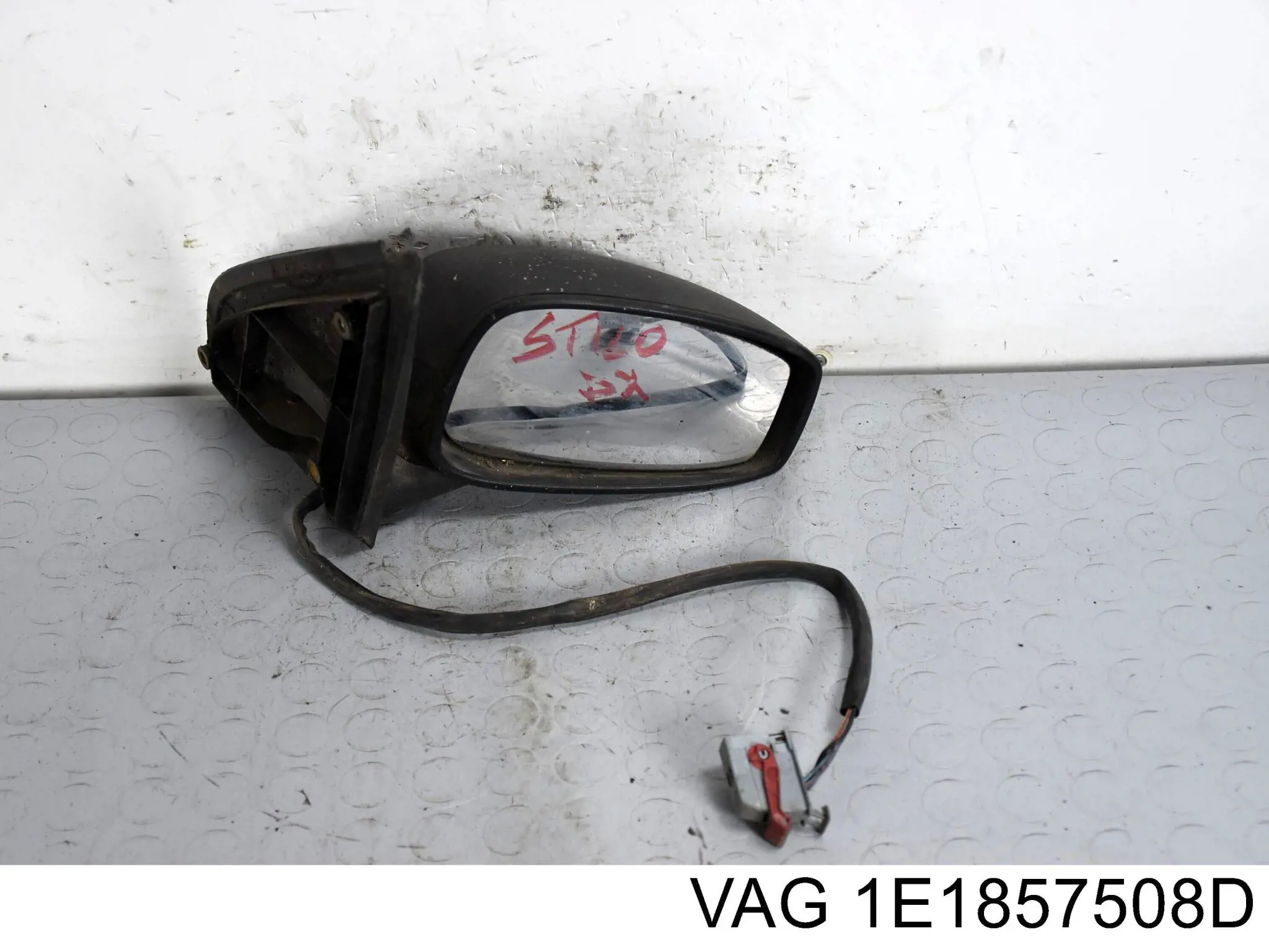 Корпус дзеркала заднього виду, правий 1E1857508D VAG
