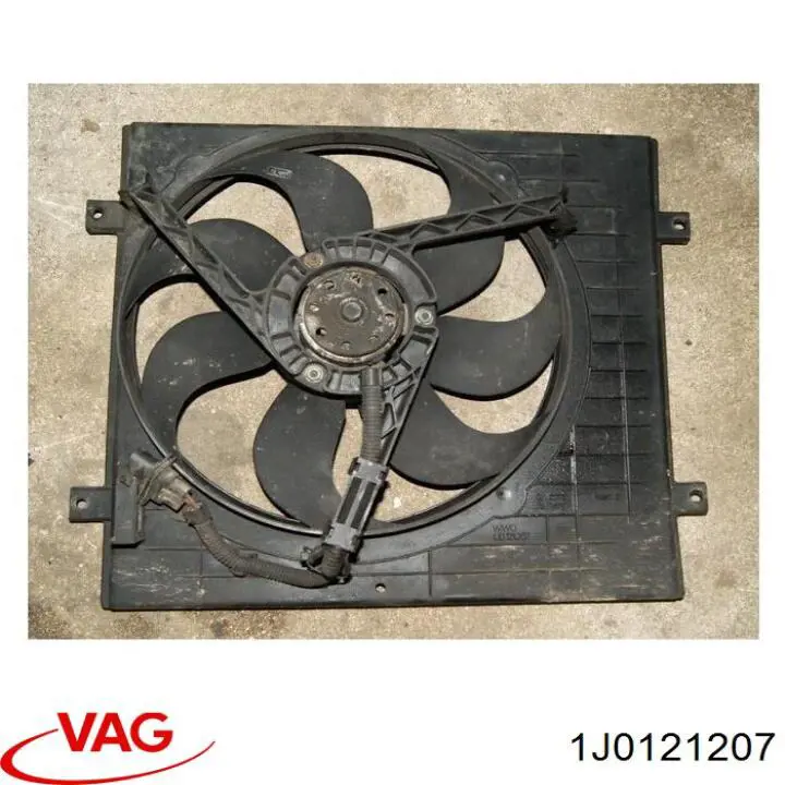 Дифузор (кожух) радіатора охолодження 570012 Maxgear