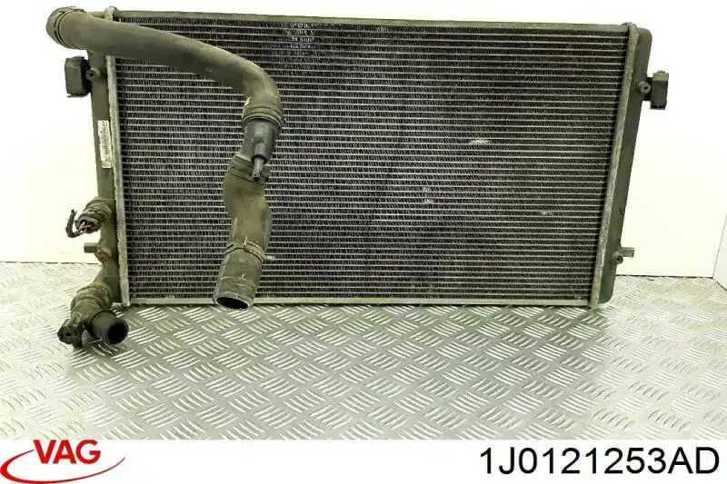Радіатор охолодження VAG 1J0121253AD