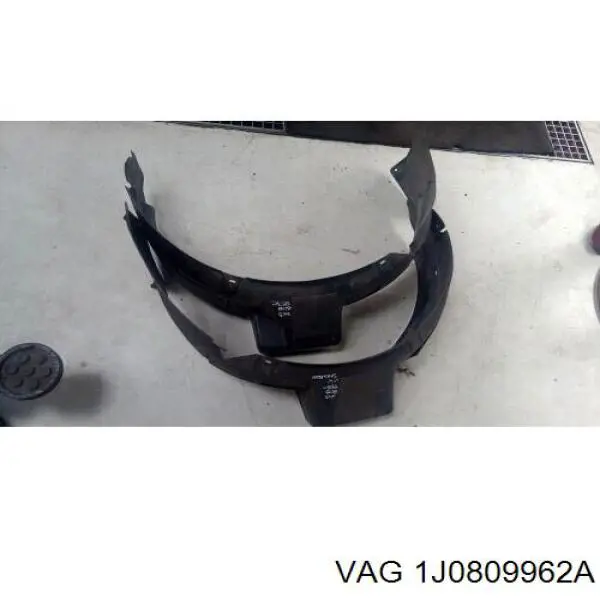 Підкрилки передні праві VAG 1J0809962A
