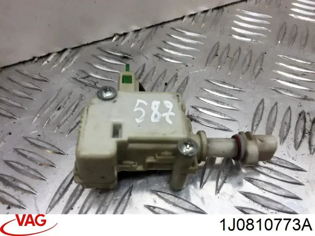 Замок відкривання лючка бензобаку VAG 1J0810773A ціна, від 12.13 USD