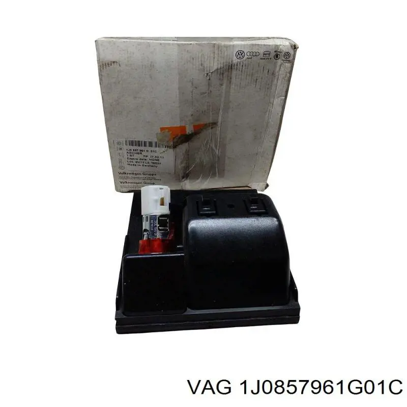 Попільничка центральної консолі VAG 1J0857961C01C ціна, від 8.23 USD