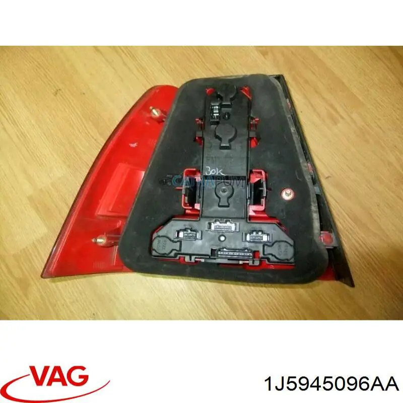 Купити 1J5945096AA VAG Задня права фара