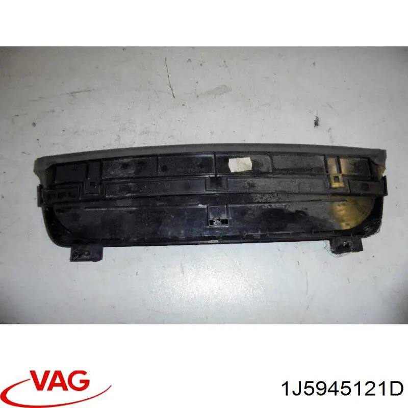 Стоп-сигнал заднього скла на Volkswagen Passat B5 3B3