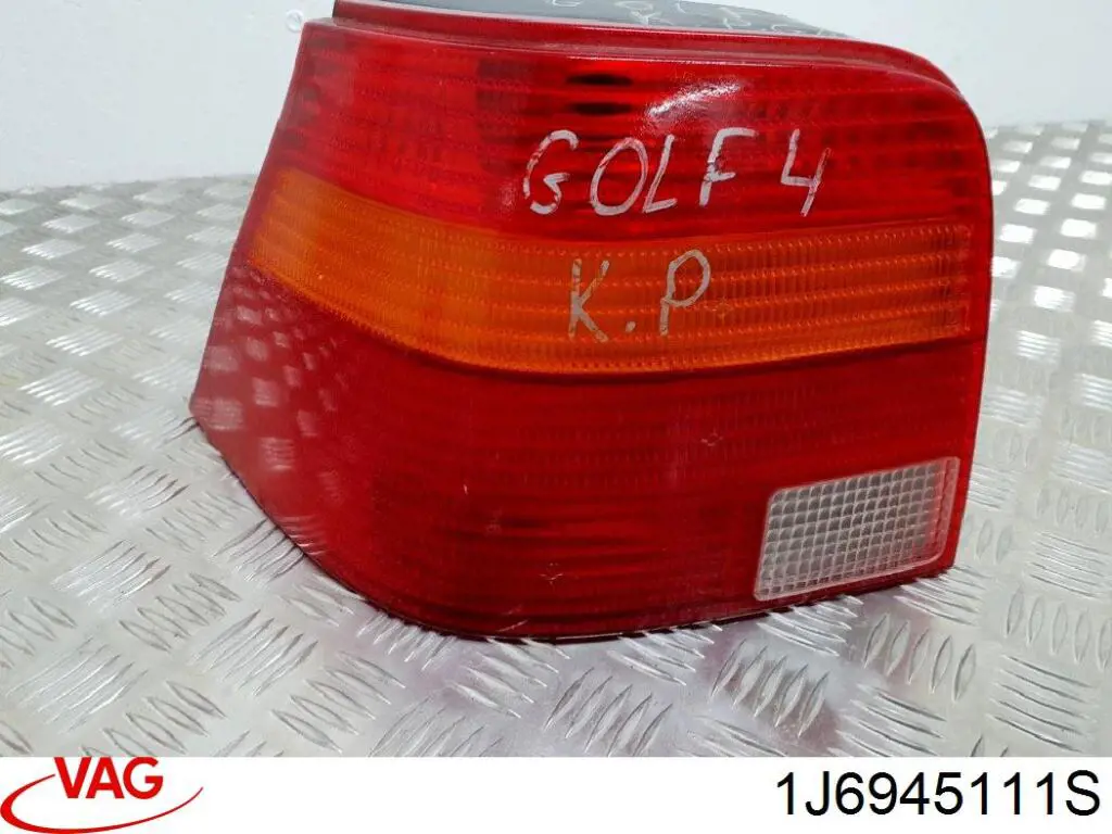Ліхтар задній лівий VAG 1J6945111S ціна, від 48.70 USD