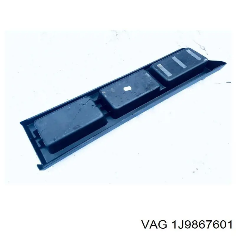 1J9867601 VAG Облицювання багажника п'ятих дверей