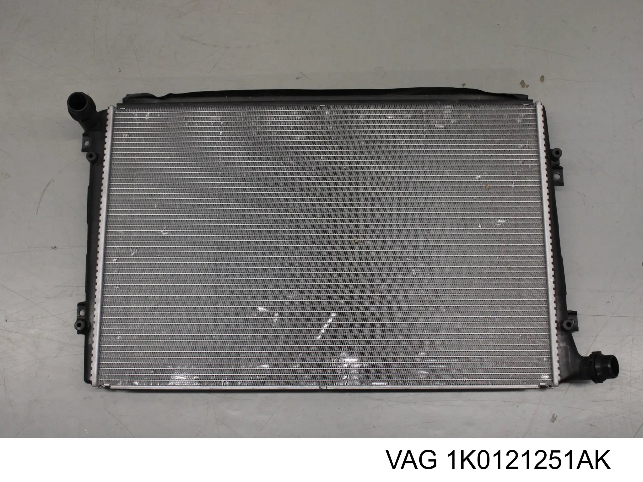 Радіатор 1K0121251AK VAG
