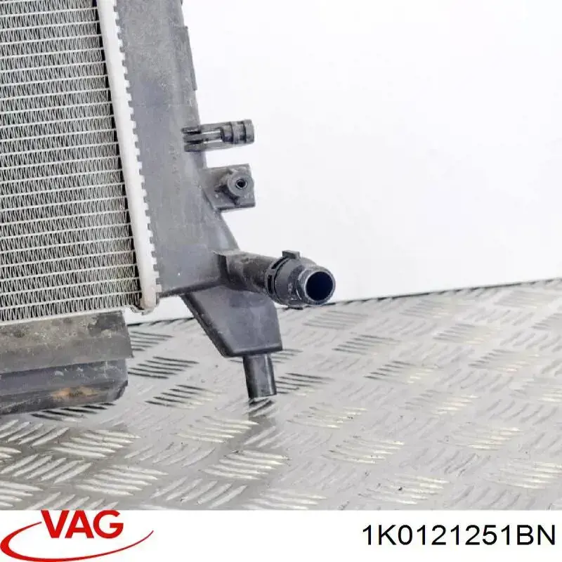 Купити 1K0121251BN VAG Радіатор двигуна