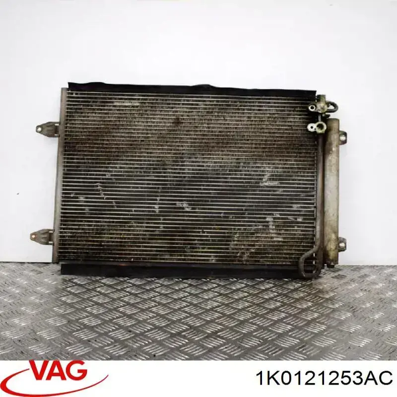 Купити 1K0121253AC VAG Радіатор двигуна