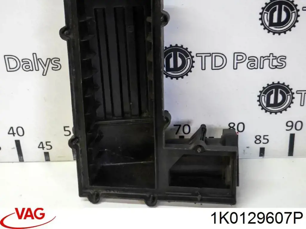 Корпус повітряного фільтра VAG 1K0129607P ціна, від 34.42 USD