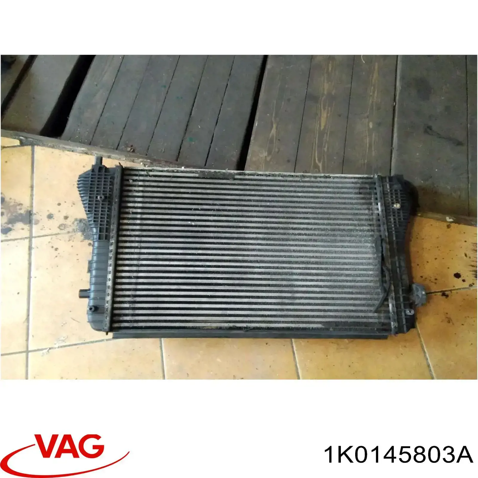Купити 1K0145803A VAG Радіатор интеркуллера