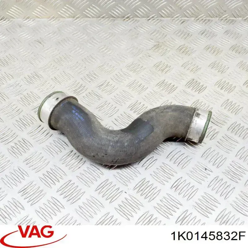Шланг/патрубок интеркуллера 1K0145832F VAG