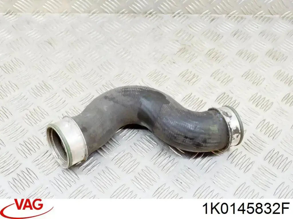 Купити 1K0145832F VAG Шланг/патрубок интеркуллера