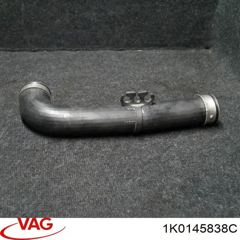 Купити 1K0145838C VAG Шланг/патрубок интеркуллера