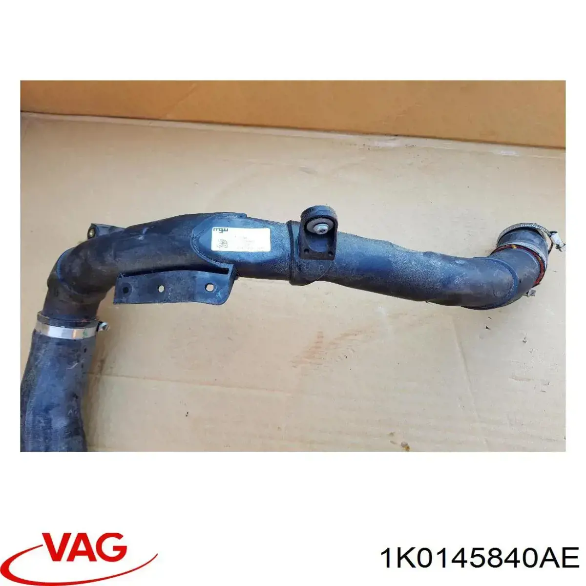 Купити 1K0145840AE VAG Шланг/патрубок интеркуллера