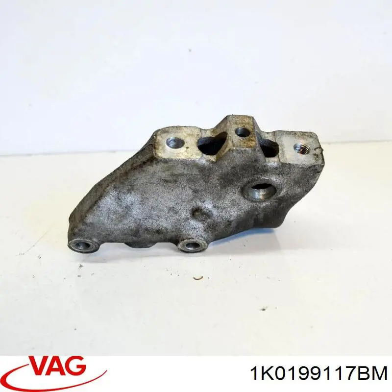 Купити 1K0199117BM VAG Кронштейн подушки (опори) двигуна, лівої