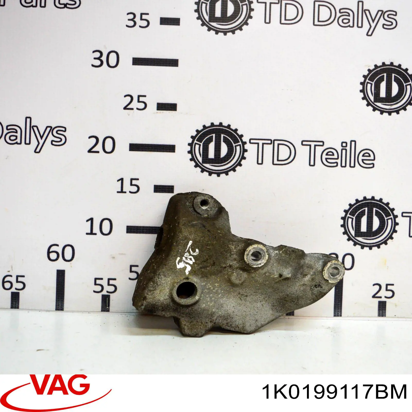 Кронштейн подушки (опори) двигуна, лівої VAG 1K0199117BM ціна, від 12.43 USD